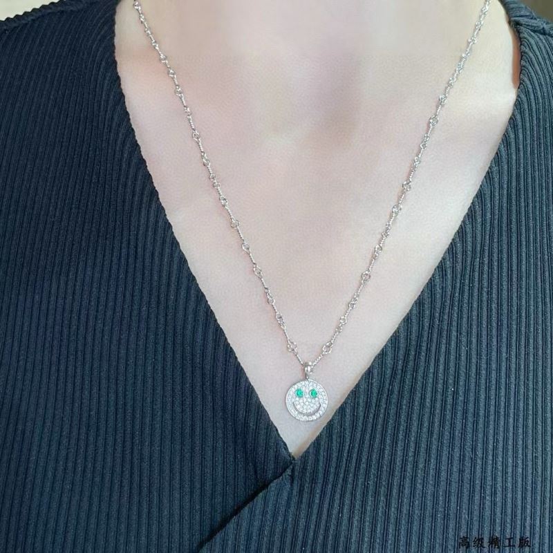 Ch*0me He**ts necklaces